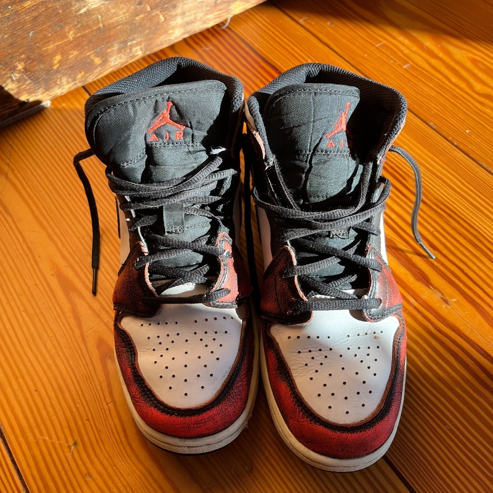 Air Jordan 1 Mid Wear-Away Chicago Bred FB0568-006